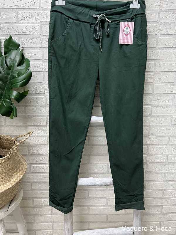Pantalón elástico-con-bolsillos-básico-verde-oscuro