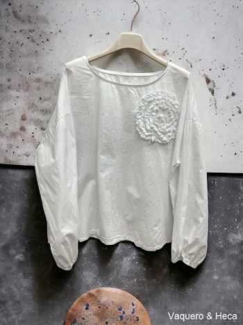 Camisa-blanca-Lisa-Flor