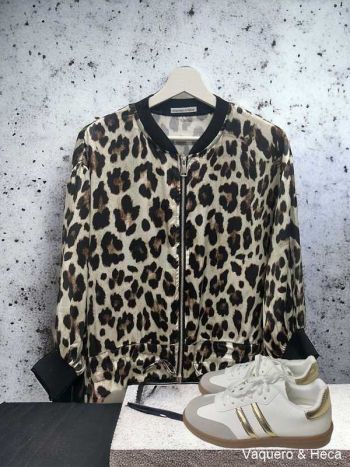 chaqueta-leopardo-mujer